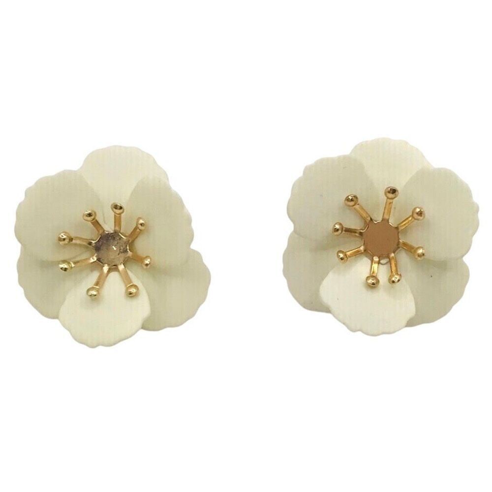 Grandma Creme Hydrangea Flower Stud Earrings